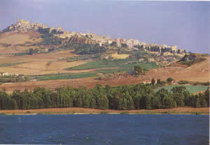 Lago e panoramica della città